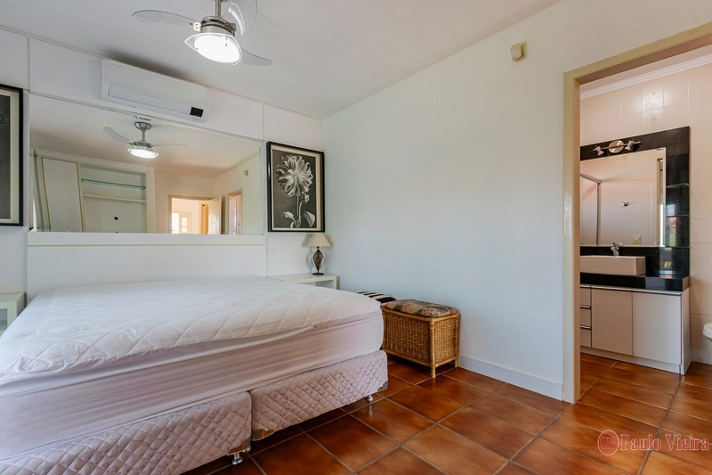 XANGRI-LÁ - CASA DESLUMBRANTE A UMA QUADRA DO MAR: 38ª foto da galeria de imagens do imóvel