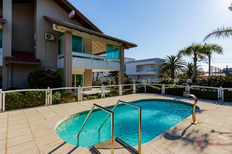 XANGRI-LÁ - CASA DESLUMBRANTE A UMA QUADRA DO MAR: 77ª foto da galeria de imagens do imóvel