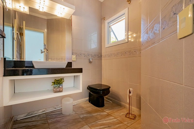 XANGRI-LÁ - CASA DESLUMBRANTE A UMA QUADRA DO MAR: 15ª foto da galeria de imagens do imóvel