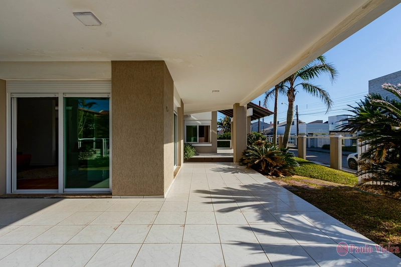 XANGRI-LÁ - CASA DESLUMBRANTE A UMA QUADRA DO MAR: 78ª foto da galeria de imagens do imóvel