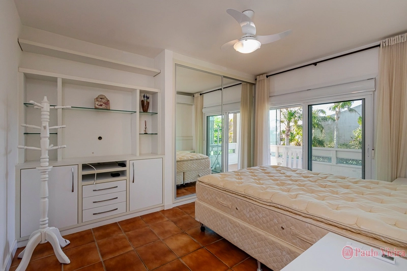 XANGRI-LÁ - CASA DESLUMBRANTE A UMA QUADRA DO MAR: 46ª foto da galeria de imagens do imóvel