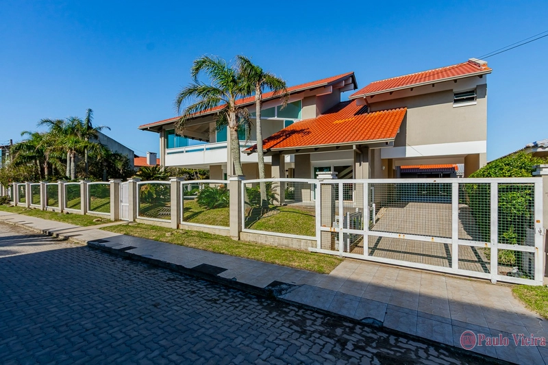 XANGRI-LÁ - CASA DESLUMBRANTE A UMA QUADRA DO MAR: 84ª foto da galeria de imagens do imóvel