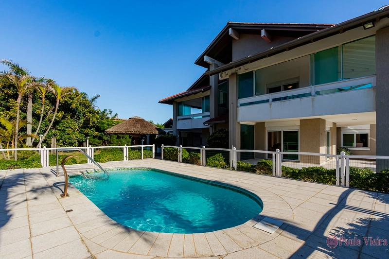 XANGRI-LÁ - CASA DESLUMBRANTE A UMA QUADRA DO MAR: 76ª foto da galeria de imagens do imóvel