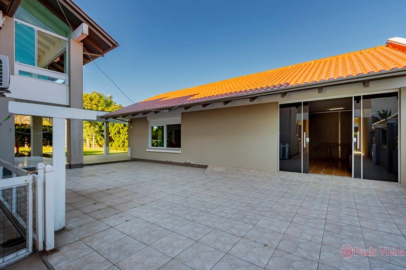 XANGRI-LÁ - CASA DESLUMBRANTE A UMA QUADRA DO MAR: 59ª foto da galeria de imagens do imóvel