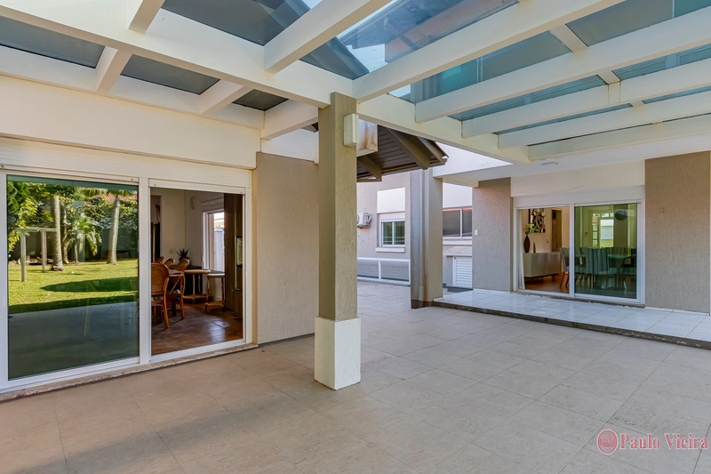 XANGRI-LÁ - CASA DESLUMBRANTE A UMA QUADRA DO MAR: 56ª foto da galeria de imagens do imóvel