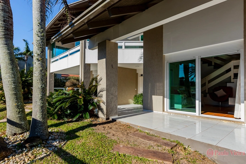 XANGRI-LÁ - CASA DESLUMBRANTE A UMA QUADRA DO MAR: 80ª foto da galeria de imagens do imóvel