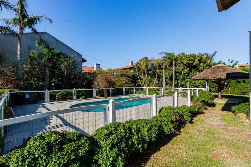 XANGRI-LÁ - CASA DESLUMBRANTE A UMA QUADRA DO MAR: 74ª foto da galeria de imagens do imóvel