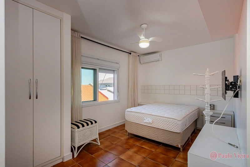 XANGRI-LÁ - CASA DESLUMBRANTE A UMA QUADRA DO MAR: 32ª foto da galeria de imagens do imóvel