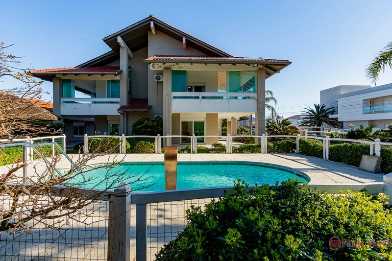 XANGRI-LÁ - CASA DESLUMBRANTE A UMA QUADRA DO MAR: 72ª foto da galeria de imagens do imóvel