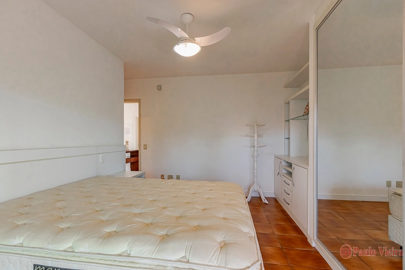 XANGRI-LÁ - CASA DESLUMBRANTE A UMA QUADRA DO MAR: 48ª foto da galeria de imagens do imóvel