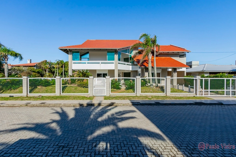 XANGRI-LÁ - CASA DESLUMBRANTE A UMA QUADRA DO MAR: 82ª foto da galeria de imagens do imóvel