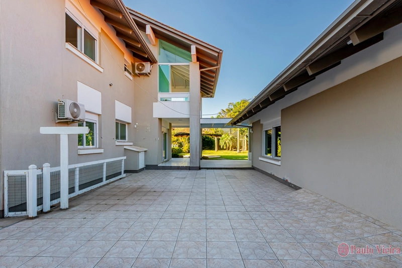 XANGRI-LÁ - CASA DESLUMBRANTE A UMA QUADRA DO MAR: 57ª foto da galeria de imagens do imóvel