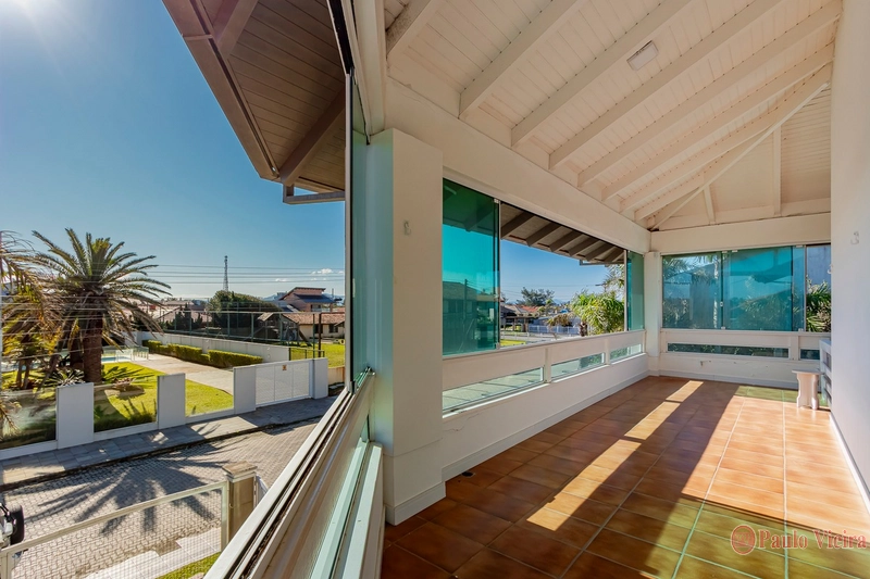 XANGRI-LÁ - CASA DESLUMBRANTE A UMA QUADRA DO MAR: 52ª foto da galeria de imagens do imóvel