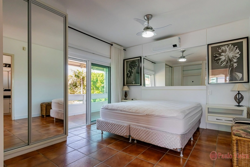 XANGRI-LÁ - CASA DESLUMBRANTE A UMA QUADRA DO MAR: 37ª foto da galeria de imagens do imóvel