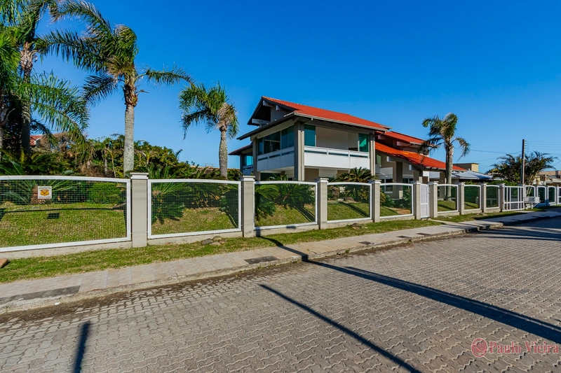 XANGRI-LÁ - CASA DESLUMBRANTE A UMA QUADRA DO MAR: 85ª foto da galeria de imagens do imóvel