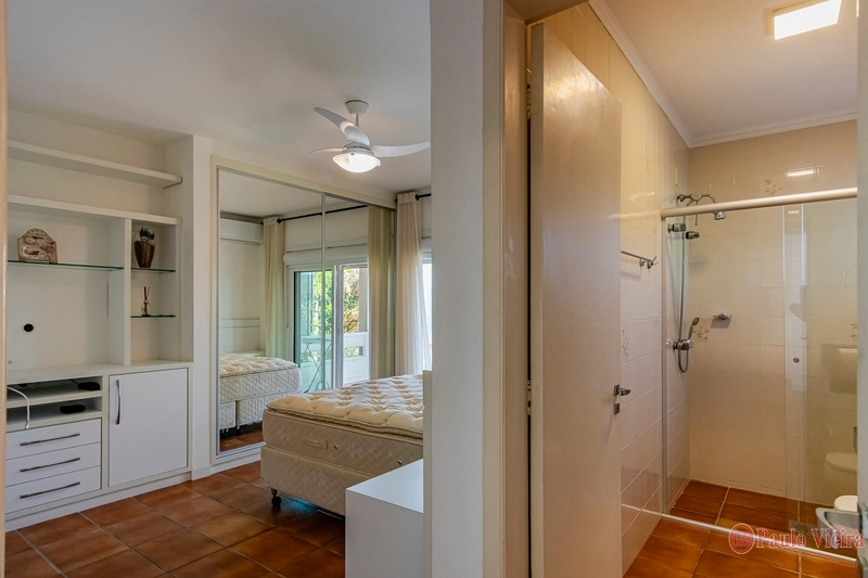 XANGRI-LÁ - CASA DESLUMBRANTE A UMA QUADRA DO MAR: 45ª foto da galeria de imagens do imóvel