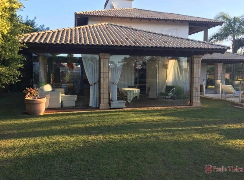 ATLÂNTIDA - ENCANTADORA CASA EM AMPLO TERRENO