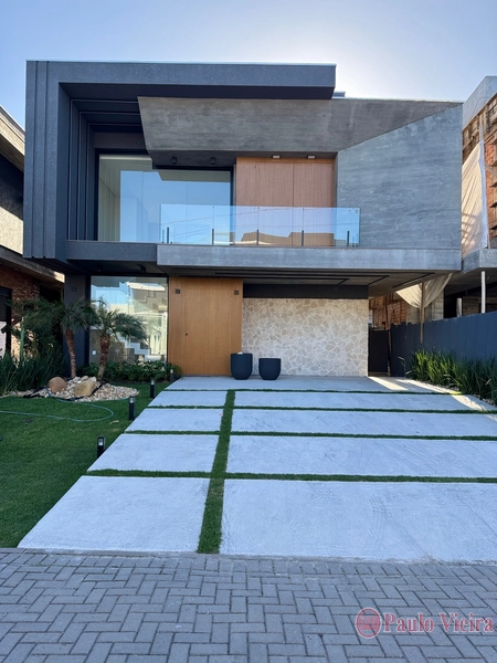 SUNSET - SOBRADO COM 4 SUÍTES