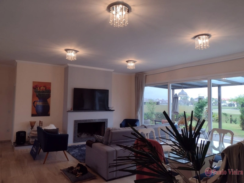 GREEN VILLAGE - CASA COM VISTA PARA O CAMPO DE GOLFE: 1ª foto da galeria de imagens do imóvel