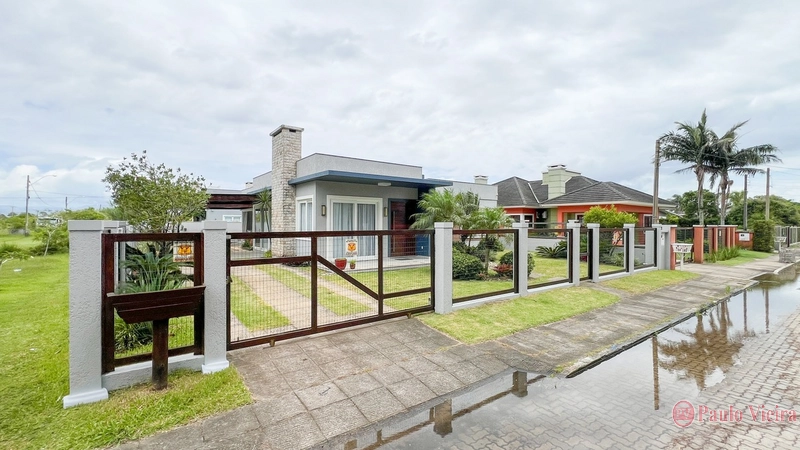 ATLÂNTIDA - CASA TÉRREA EM EXCELENTE POSIÇÃO SOLAR