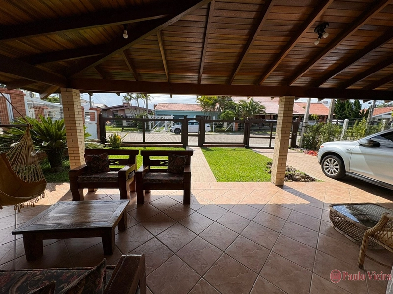 CASA 3 DORMITÓRIOS COM PISCINA PRÓXIMO AO MAR: 6ª foto da galeria de imagens do imóvel