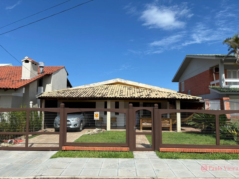 CASA 3 DORMITÓRIOS COM PISCINA PRÓXIMO AO MAR: 3ª foto da galeria de imagens do imóvel