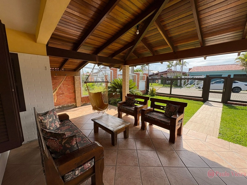 CASA 3 DORMITÓRIOS COM PISCINA PRÓXIMO AO MAR: 5ª foto da galeria de imagens do imóvel