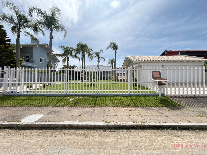 ATLÂNTIDA - EXCELENTE CASA À VENDA COM 3 SUÍTES: 2ª foto da galeria de imagens do imóvel