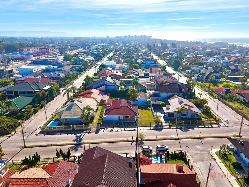 ATLÂNTIDA- Casa com 4 dormitórios, próximo ao mar.: 3ª foto da galeria de imagens do imóvel