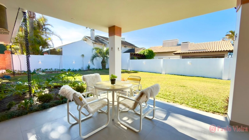 ATLÂNTIDA- Casa com 4 dormitórios, próximo ao mar.: 23ª foto da galeria de imagens do imóvel
