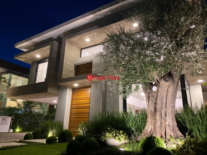 ENSEADA - EXCELENTE SOBRADO EM LOTE COM 3 FRENTES