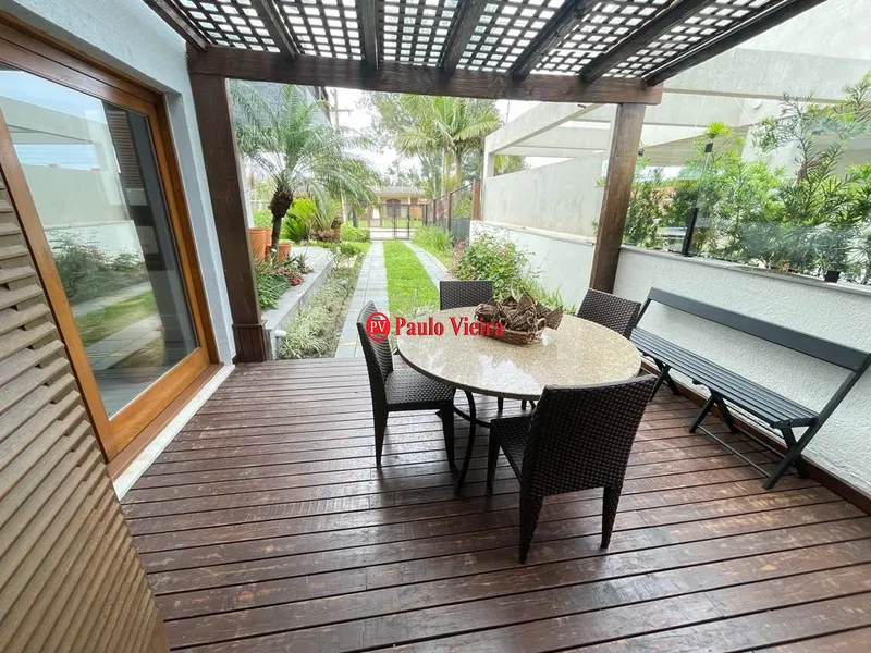 ATLÂNTIDA - SOBRADO DE ESQUINA PRÓXIMO AO MAR!: 2ª foto da galeria de imagens do imóvel