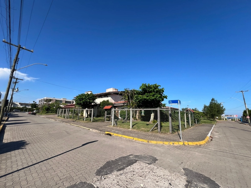 ATLÂNTIDA -  EXCELENTE SOBRADO EM OTIMA LOCALIZAÇÃO: 3ª foto da galeria de imagens do imóvel