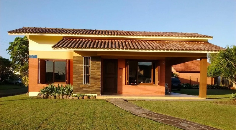 XANGRI-LÁ - CASA DE ESQUINA PROXIMA AO MAR: 1ª foto da galeria de imagens do imóvel