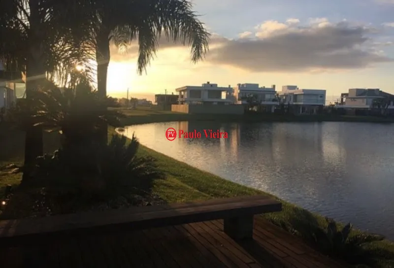ENSEADA - SOBRADO BEIRA LAGO: 24ª foto da galeria de imagens do imóvel