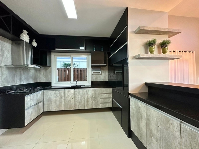 CONDOMÍNIO ENSEADA, sobrado 5 suítes, mobiliado e decorado: 9ª foto da galeria de imagens do imóvel