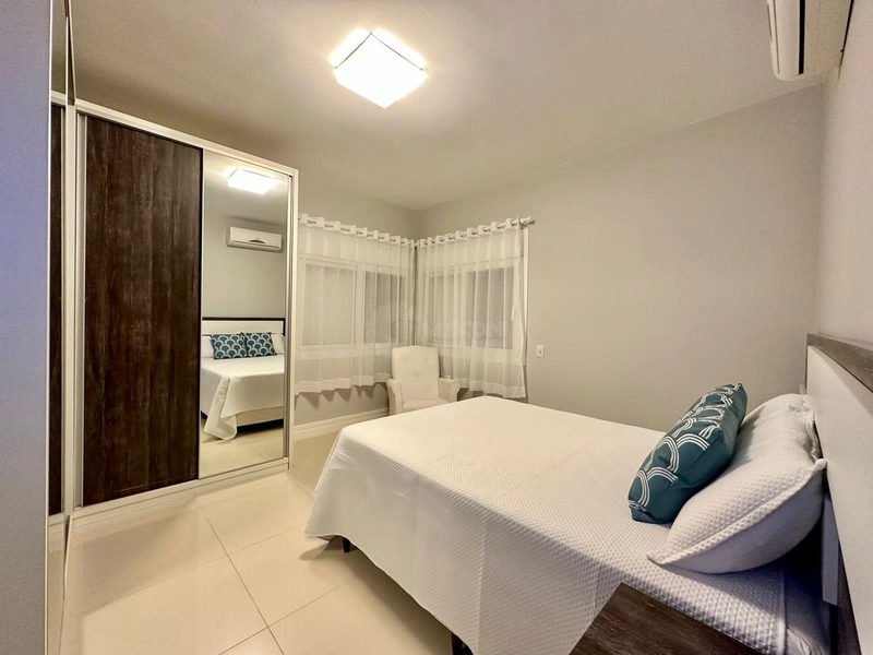 CONDOMÍNIO ENSEADA, sobrado 5 suítes, mobiliado e decorado: 21ª foto da galeria de imagens do imóvel