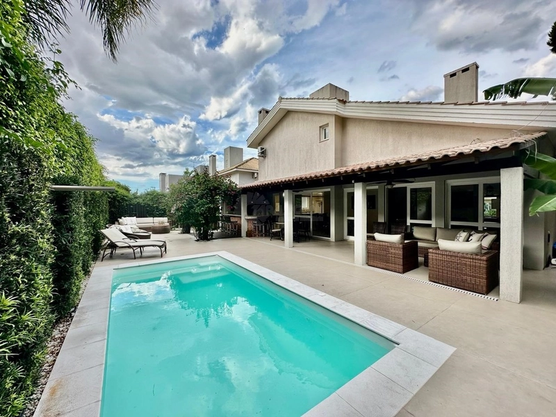 PORTO CORONADO, sobrado no centro do condomínio frente leste.