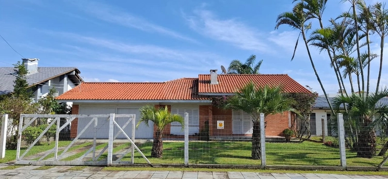 ATLANTIDA, ótima casa estruturada frente leste: 1ª foto da galeria de imagens do imóvel