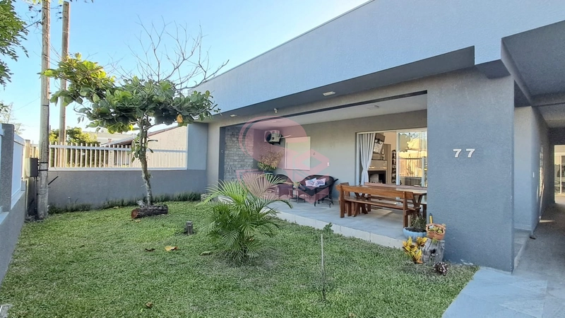 Residência à Venda - Conforto e Lazer Perto do Mar!