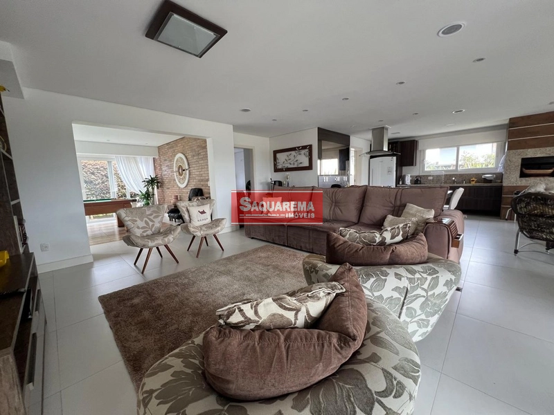 Belíssima casa oferecendo conforto, funcionalidade e lazer.: 4ª foto da galeria de imagens do imóvel