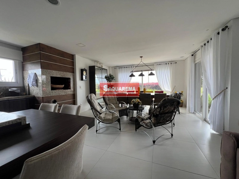Belíssima casa oferecendo conforto, funcionalidade e lazer.: 8ª foto da galeria de imagens do imóvel