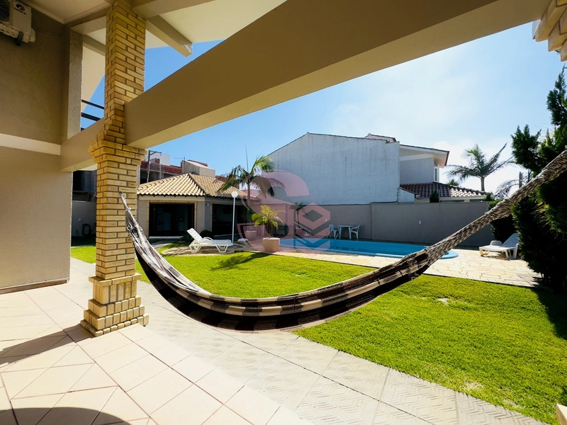 LINDO IMÓVEL À 100M DO MAR! ÁREA COM 600m2!: 5ª foto da galeria de imagens do imóvel
