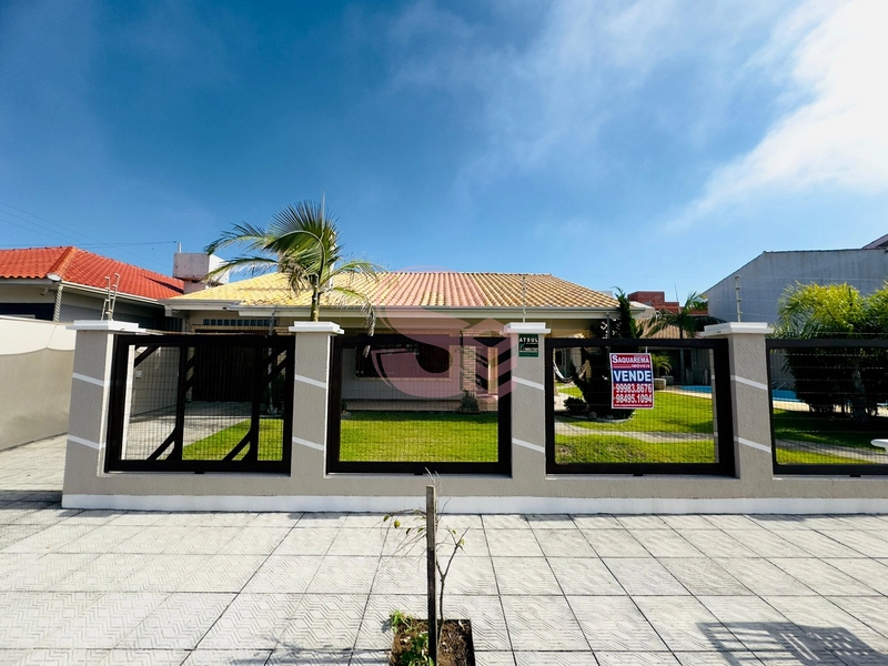 LINDO IMÓVEL À 100M DO MAR! ÁREA COM 600m2!: 3ª foto da galeria de imagens do imóvel