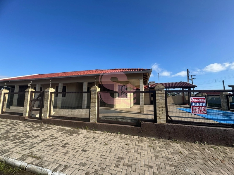 Residência de Alvenaria de Esquina com Piscina!: 1ª foto da galeria de imagens do imóvel