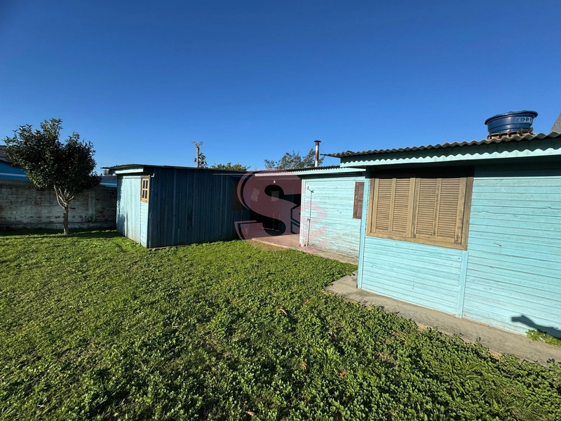 Casa de madeira bem localizada: 3ª foto da galeria de imagens do imóvel