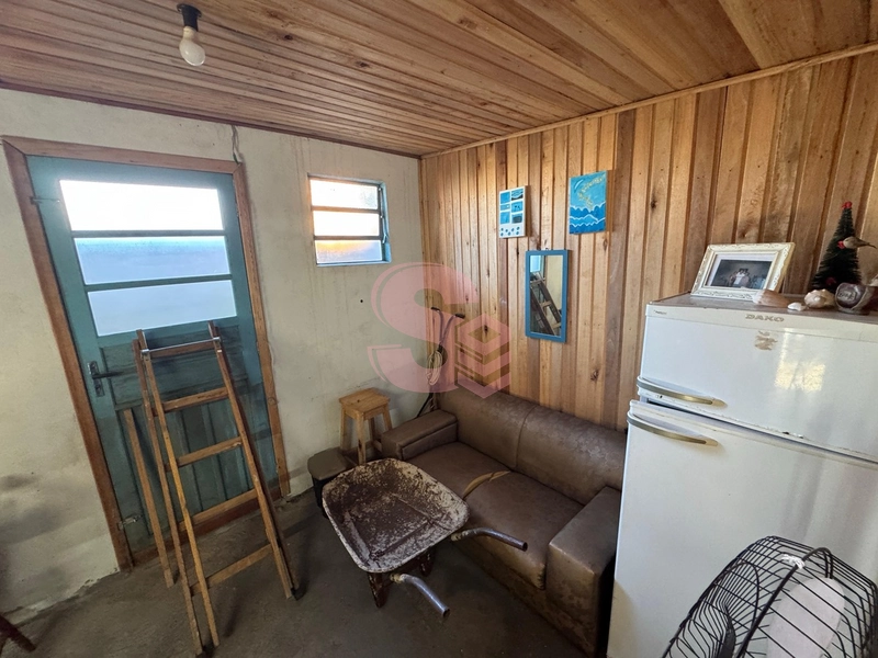 Casa de madeira bem localizada: 5ª foto da galeria de imagens do imóvel