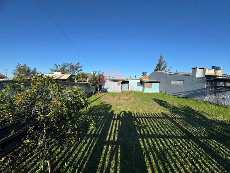 Casa de madeira bem localizada: 4ª foto da galeria de imagens do imóvel
