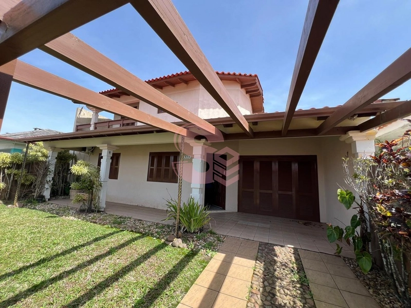 Sobrado mobiliado próximo ao mar: 1ª foto da galeria de imagens do imóvel