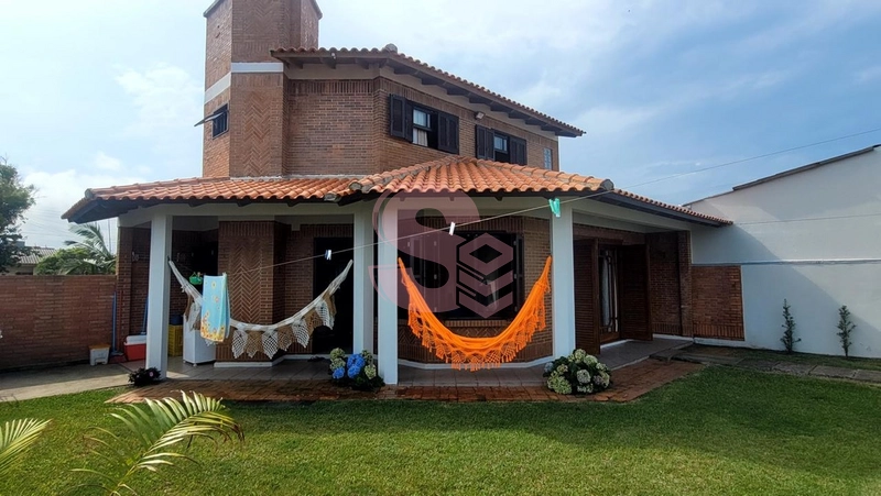 Sobrado a venda em Atlântida Sul: 1ª foto da galeria de imagens do imóvel